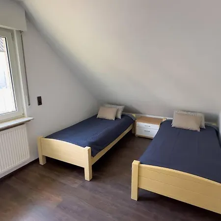 Bovenappartement In Met Balkon En Uitzicht Over Het Bos *